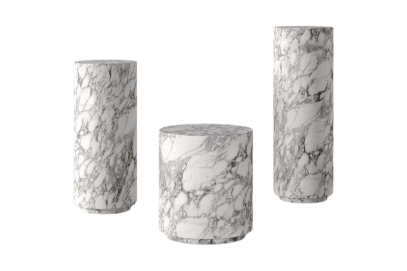 طاولة زاوية رخامية أسطوانية بيضاء مع زهور كبيرة