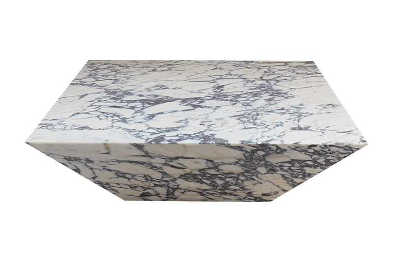 طاولة قهوة رخامية على شكل ماسة ومزخرفة بالسحابة