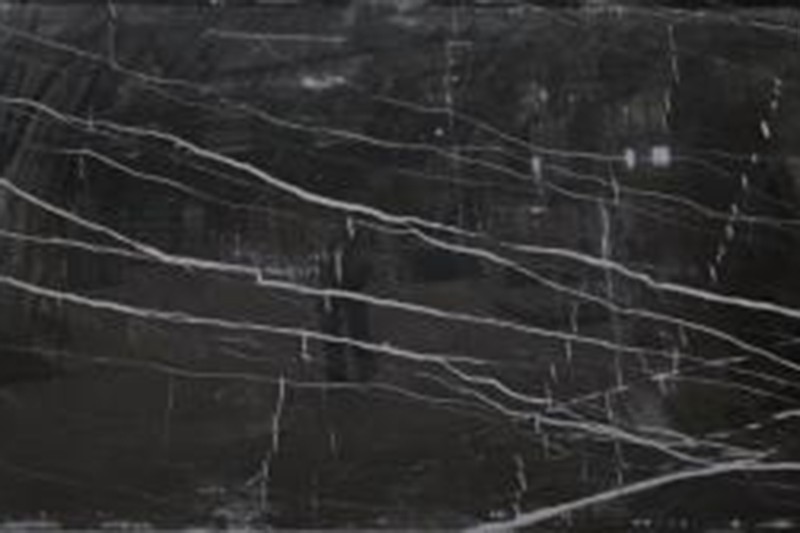 طاولة رخامية بنمط جذري باللونين الأبيض والأسود