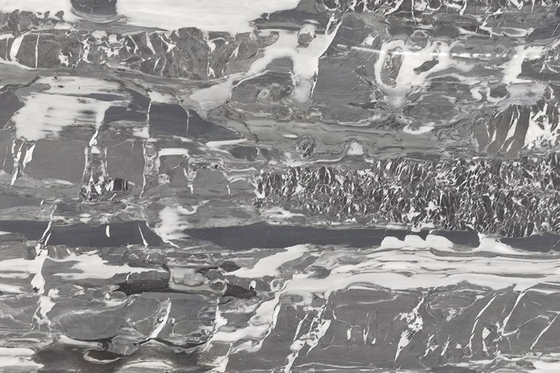 طاولة رخامية ذات قاعدة داكنة