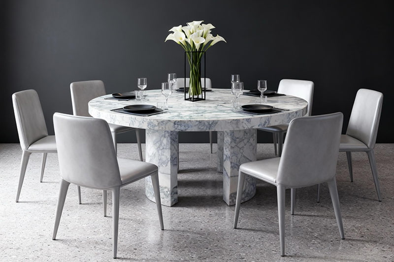 طاولة رخامية مفتوحة ذات ثلاثة أعمدة باللون الأبيض على شكل بطن سمكة